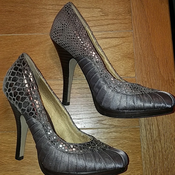 Seychelles Taupe Heels - Picture 4 of 8
